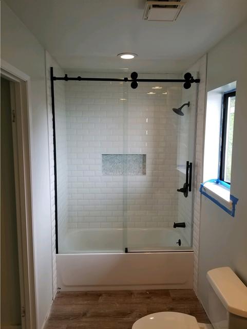 Single barn-style slider over a tub · Matte black