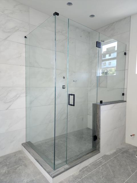 Frameless corner on a knee wall · Matte black
