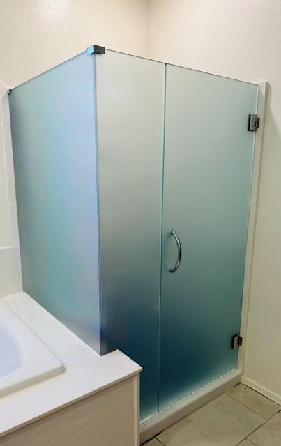 Frosted frameless corner