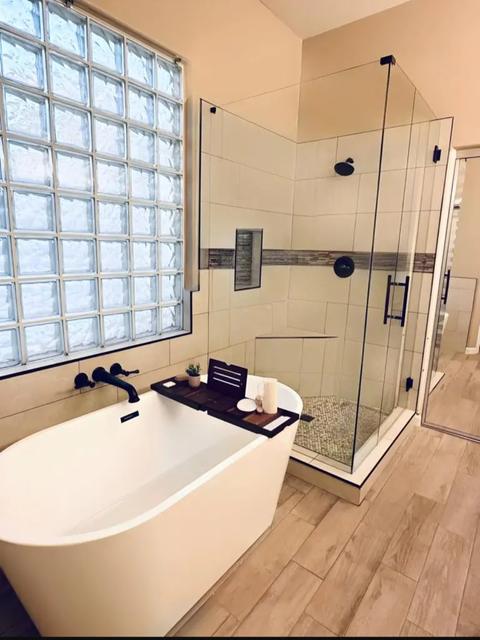 Frameless corner with glass-block window · Matte black