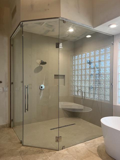 Large neo-angle with glass-block window