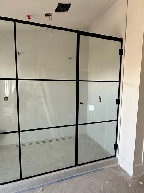 Grid-style enclosure · Matte black