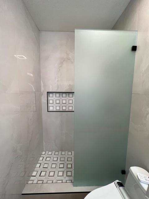 Splash panel · Frosted glass · Matte black