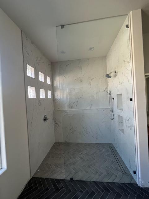 Walk-in splash panel