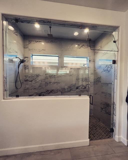 Floor-to-ceiling steam enclosure